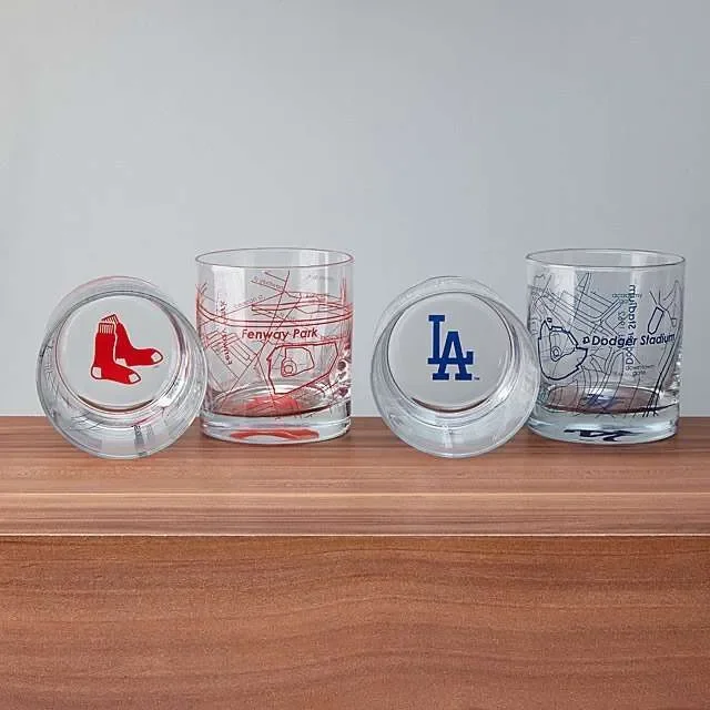 Drinking glasses with baseball theme