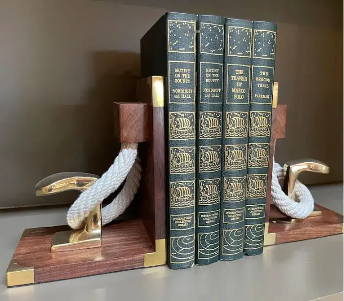 A set of bookends with boat ropes
