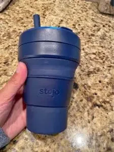 A blue mug that is collapsible