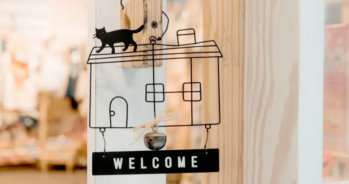 Decor item with text: welcome