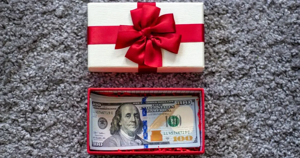 Creative ways to give money: inside a box