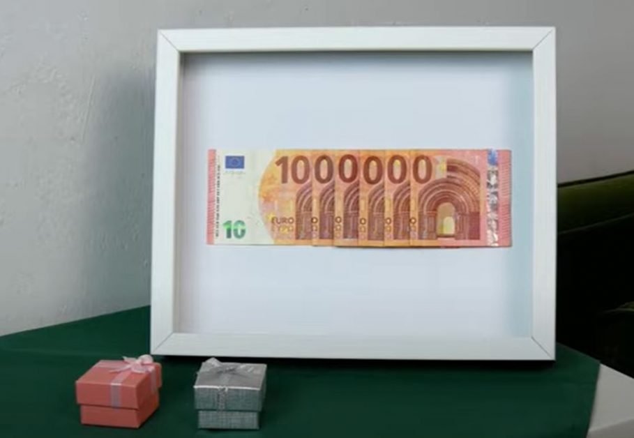Photo frame with cash inside