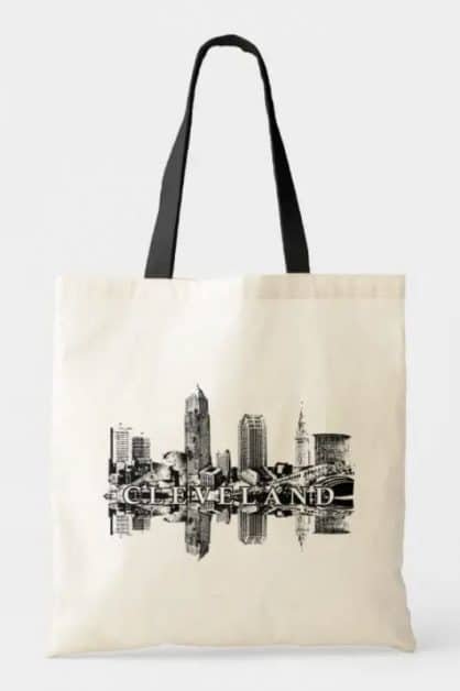 Tote bag with the skyline of Cleveland