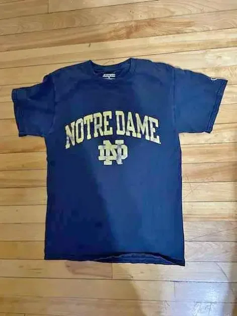 A blue t-shirt of the University of Norte Dame