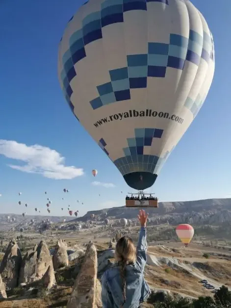 About the best travel gifts a woman waving at a hot air balloon