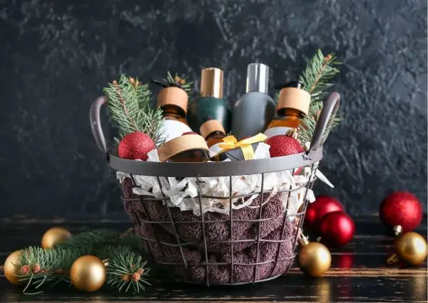 A basket with bath goodies and Christmas decorations