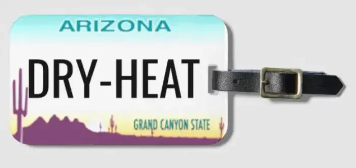 A lugagge tag with a Arizona license plate